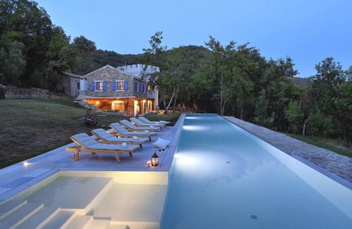 Groznjan House | 300 m² House ∙ 3 bedrooms ∙ 8 guests