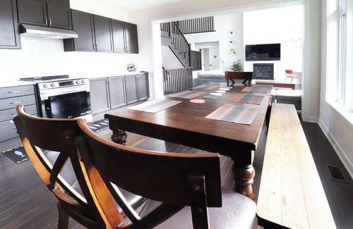Dwight House | 3000SQF Private Retreat Modern Cottage AC Fibre Wifi Muskoka Algonquin