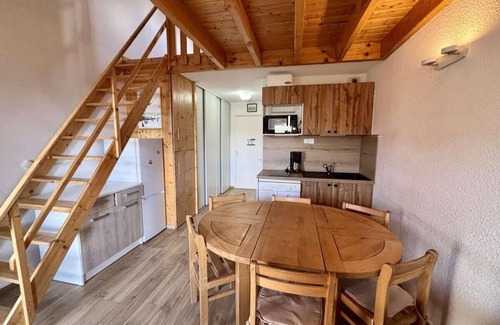 Eclose-Ouest Apartment | 300m from ski lifts, 3rd floor, balcony, tv, ski locker, 31m², Alpe d'Huez