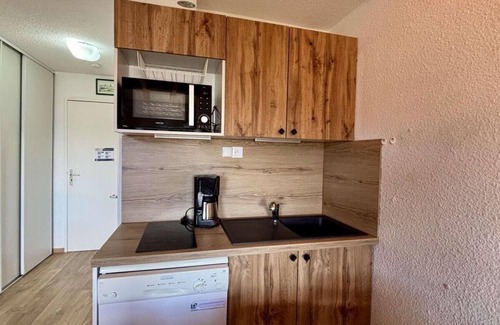 Eclose-Ouest Apartment | 300m from ski lifts, 3rd floor, balcony, tv, ski locker, 31m², Alpe d'Huez