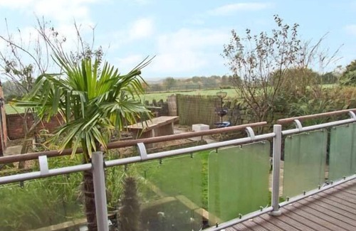 Belper Cottage | 302 OVER LANE COTTAGE, pet friendly, with hot tub in Belper