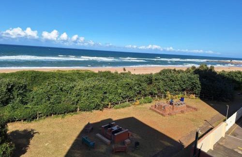 Amanzimtoti Apartment | 304 Amazibu- Luxury On the Beach
