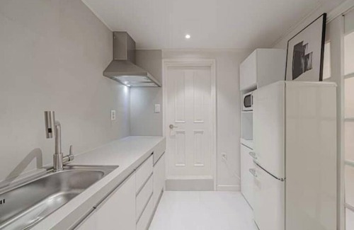 Nonhyeon-dong Apartment | 304 Apgujeong 2nd, Studio 1 Bath Queen Bed