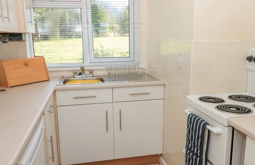 Dartmouth Cottage | 304 Norton Park
