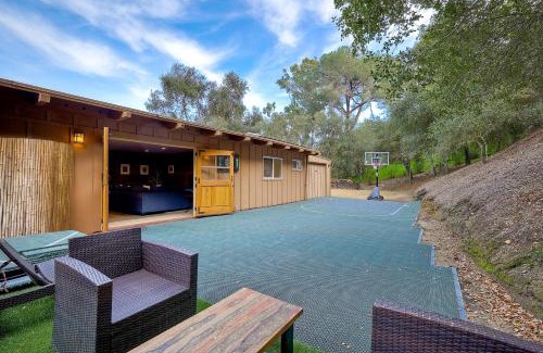 Fallbrook House | 3046 Skycrest Drive