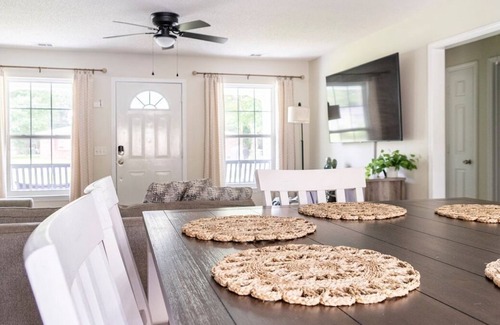 Pooler House | 306 S Newton · Hot Tub Backyard Oasis - Minutes from Savannah