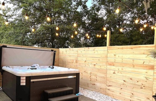 Pooler House | 306 S Newton · Hot Tub Backyard Oasis - Minutes from Savannah
