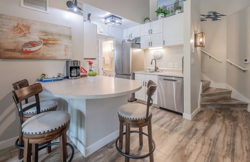 Delavan Lake Condo | 307 - 2 Bedroom/2 Level Condo Suite w/Water Views from Balcony