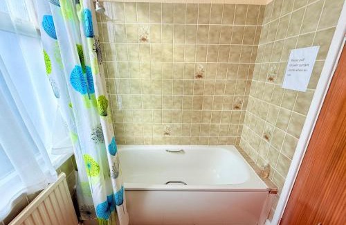 Beeston House | 307 queens road Big double room with attached toilet and shower