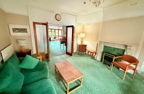 Beeston House | 307 Queens road single bed private toilet & shower near Beeston railway station