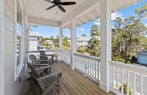 Lakeside at Blue Mountain Beach House | 30A Salt Life by AvantStay Golf Cart Pool Blue Mountain