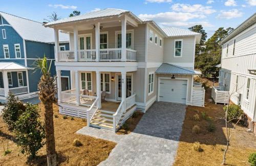 Lakeside at Blue Mountain Beach House | 30A Salt Life by AvantStay Golf Cart Pool Blue Mountain