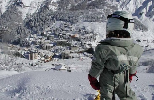 Eaux-Bonnes Apartment | 30m from resort center, 3rd floor, view ski slopes, fitness, swimming pool, sauna, tv, ski locker