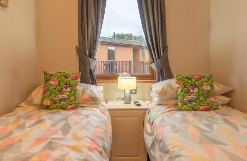 Mullacott House | 31 Ocean Terrace Lodge - 3 Bed-Sleeps 6 - Hot Tub Extra Cost TJS31OT