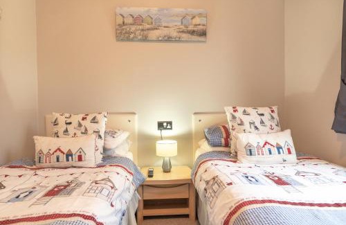 Mullacott House | 31 Ocean Terrace Lodge - 3 Bed-Sleeps 6 - Hot Tub Extra Cost TJS31OT