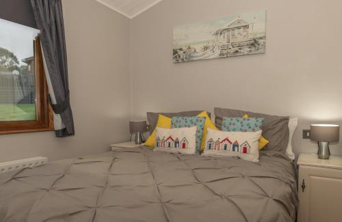 Mullacott House | 31 Ocean Terrace Lodge - 3 Bed-Sleeps 6 - Hot Tub Extra Cost TJS31OT
