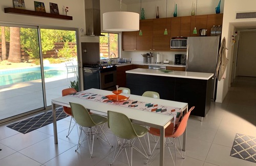 Sunmor House | 31 Palms: A Mid-Century Retreat in Central Palm Springs