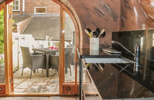 Bridgnorth Cottage | 31 RIVERSIDE, pet friendly, character holiday cottage in Bridgnorth