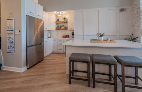 Delavan Lake Condo | 313 - 2 Bed/2 Bath Lake View Condo Suite