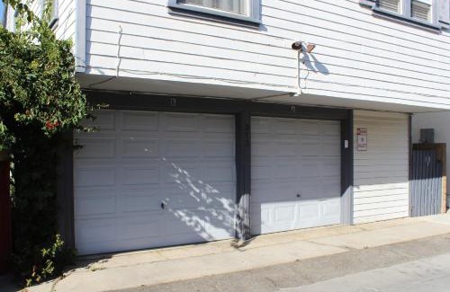 Balboa Peninsula House | 313 E Bay Ave A