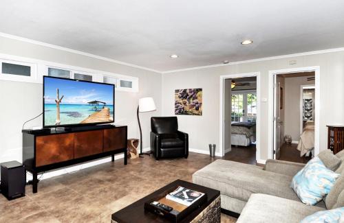 Balboa Peninsula House | 313 E Bay Ave A