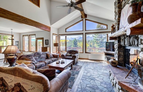 Dunkin Hill House | 318 m² House ∙ 4 bedrooms ∙ 10 guests
