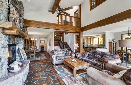 Dunkin Hill House | 318 m² House ∙ 4 bedrooms ∙ 10 guests