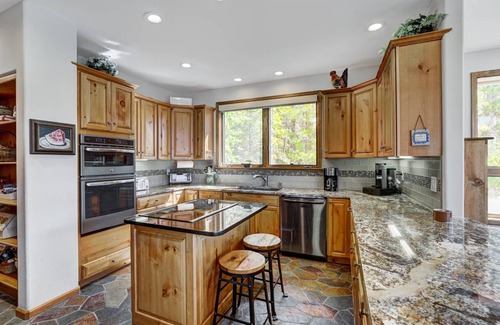 Dunkin Hill House | 318 m² House ∙ 4 bedrooms ∙ 10 guests