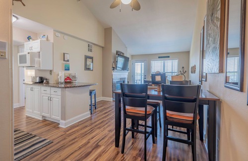 Delavan Lake Condo | 319 - Modern 2 Bed Lake View Condo w/Gorgeous Views
