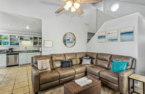 Gulf Breeze House | 3192 Birdseye Cir