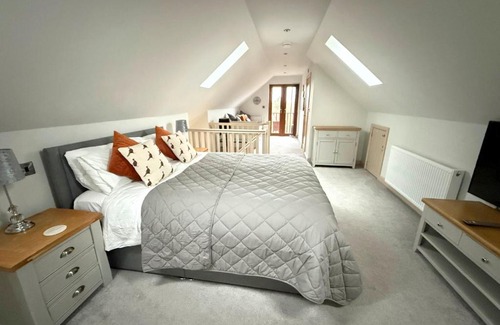 Fitling House | 32 Cherry-Lodge-Tranquil-Hot Tub-Fishing Lake-7m to beach