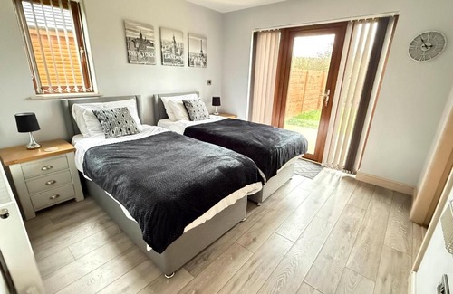 Fitling House | 32 Cherry-Lodge-Tranquil-Hot Tub-Fishing Lake-7m to beach