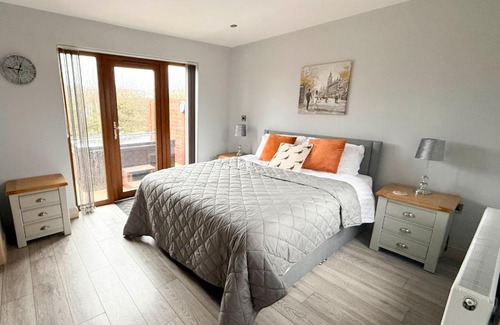 Fitling House | 32 Cherry-Lodge-Tranquil-Hot Tub-Fishing Lake-7m to beach