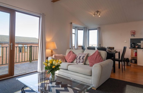 Mullacott Cabin | 32 Ocean Terrace Lodge - 3 Bed-Sleeps 6-TJS32OT