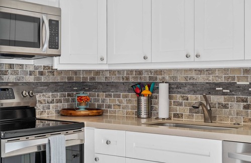Hendricks and Venice Isles Apartment | 320-1 Las Olas Boulevard