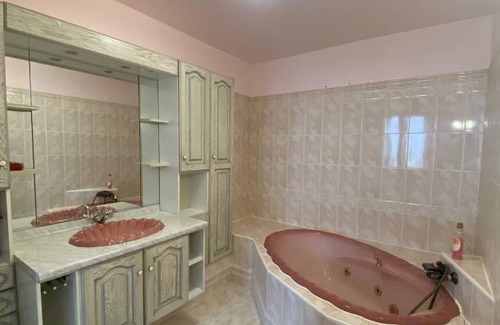 Saint-Gaultier House | 320 m² House ∙ 5 bedrooms ∙ 12 guests