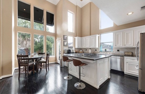 Neartown House | 3200 SF 4-story home in the heart of Houston Midtown Montrose & Musuem District