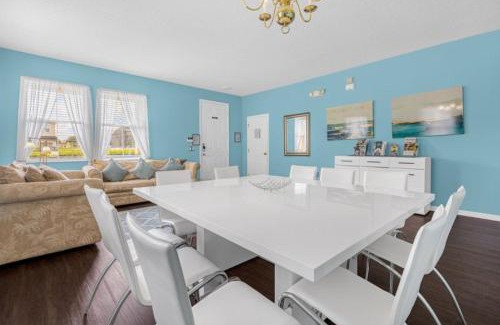 Windwood Bay House | 325 6Br - Modern two storie home with games