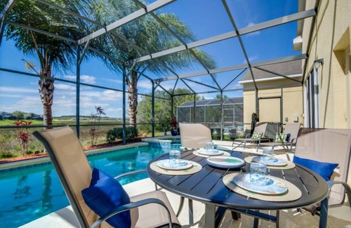 Marbella Villa | 325 m² Villa ∙ 5 bedrooms ∙ 10 guests
