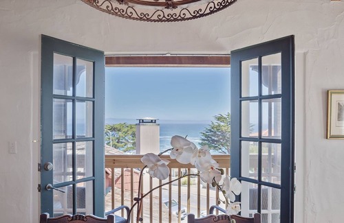 Pacific Grove House | 3263 Villa By The Sea 3 Bedroom Townhouse by Redawning