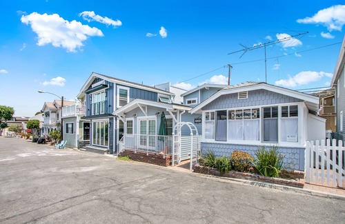 Avalon House | 326E: Cozy Beach Bungalow on Eucalyptus, WIFI, Quick Walk to Beach - 326 Eucalyp