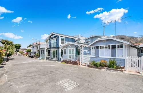 Avalon House | 326E: Cozy Beach Bungalow on Eucalyptus, WIFI, Quick Walk to Beach - 326 Eucalyp