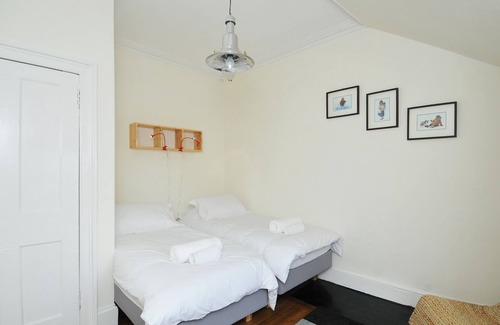 Bonnington Apartment | 331 Brandon Street Apartment