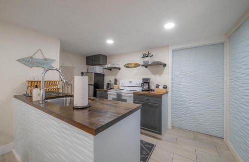 St. Petersburg - Clearwater Apartment | 3365 Fifty Seventh Ave N, Unit Five