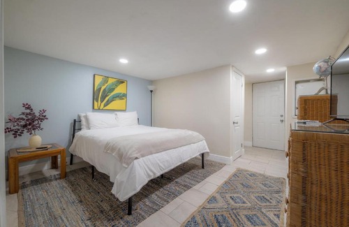 St. Petersburg - Clearwater Apartment | 3365 Fifty Seventh Ave N, Unit Five
