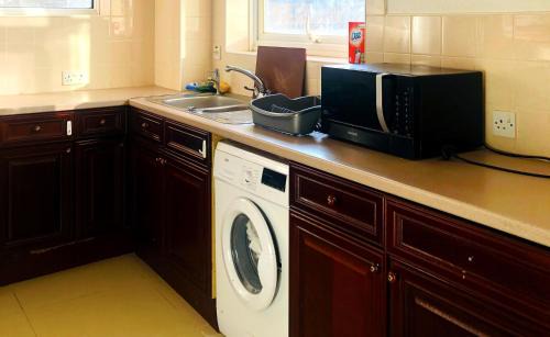 Stanwell House | 33SM Dreams Unlimited Serviced Accommodation- Staines - Heathrow