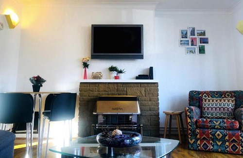 Stanwell House | 33SM12 Dreams Unlimited Serviced Accommodations Staines