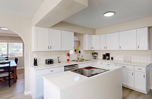 Albuquerque House | 》3400sqft w/Heated Pool & Hot Tub, Sleeps 18 & Mtn Views