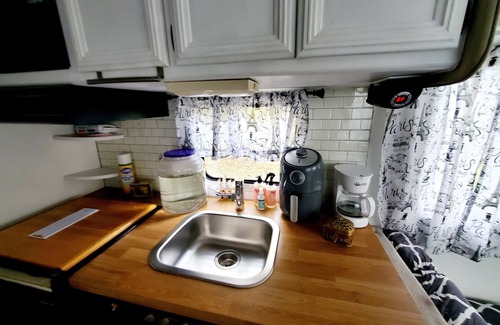 New Haven House | 34ft Mobile Home Near Yale U
