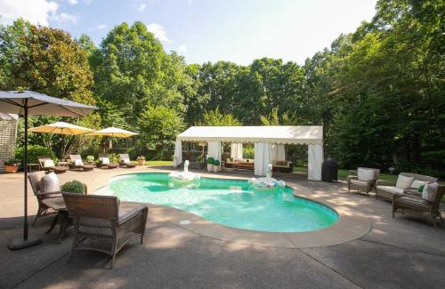 Kingston Springs House | 35 Acre Estate w Pool Spa Wine Cellar Gym Near Golf Club La Pearla Ranch by AvantStay